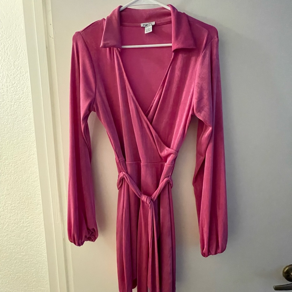 Shiny pink collared long sleeve dress with belt
